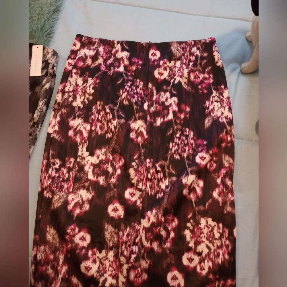 2 Skirts New York & Company Pink and Black Floral Skirs. NWT - Picture 6 of 13